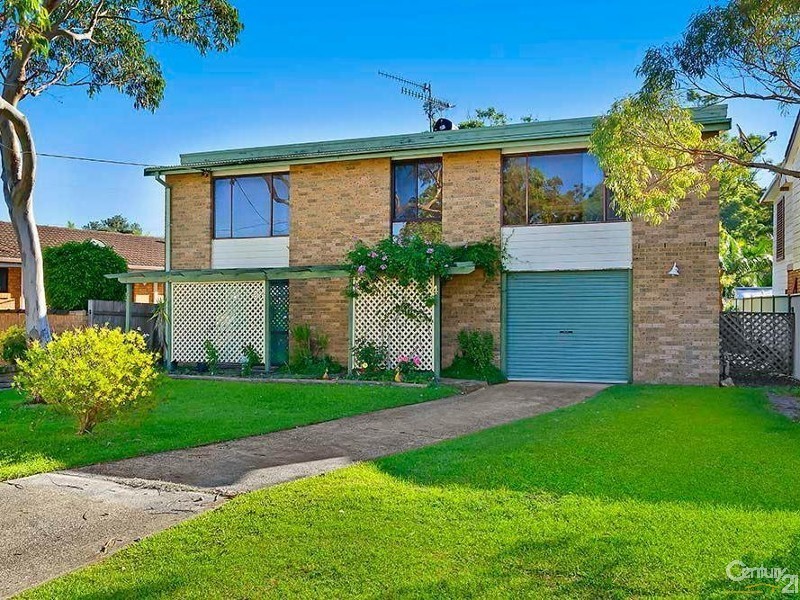 4 Clare Crescent, Berkeley Vale NSW 2261