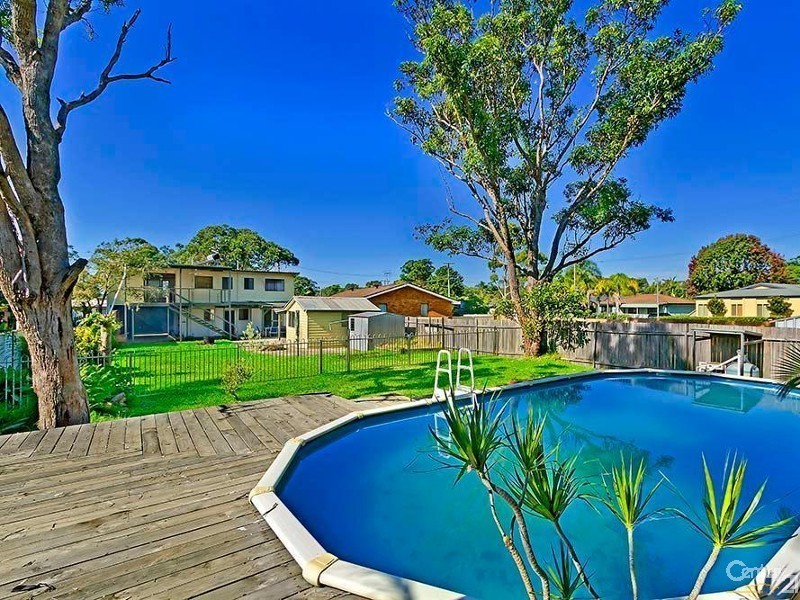 4 Clare Crescent, Berkeley Vale NSW 2261