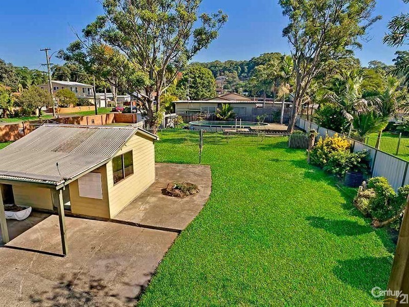 4 Clare Crescent, Berkeley Vale NSW 2261