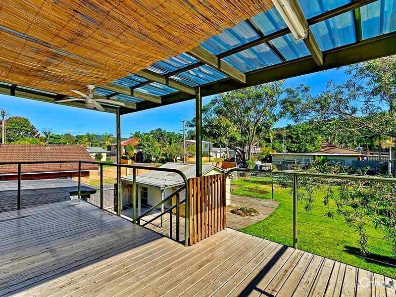 4 Clare Crescent, Berkeley Vale NSW 2261