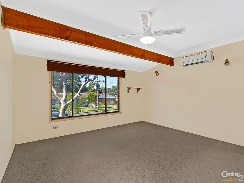4 Clare Crescent, Berkeley Vale NSW 2261