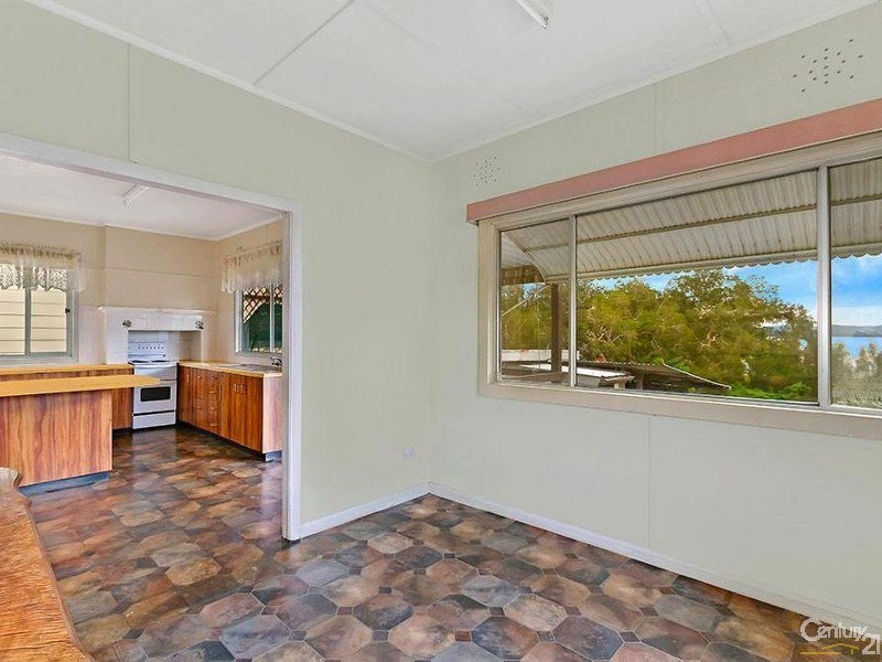 81 Lakeside Parade, The Entrance NSW 2261