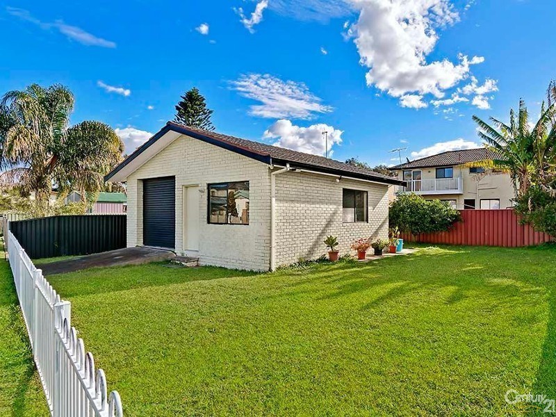 8 Tuggerah Parade, The Entrance NSW 2261