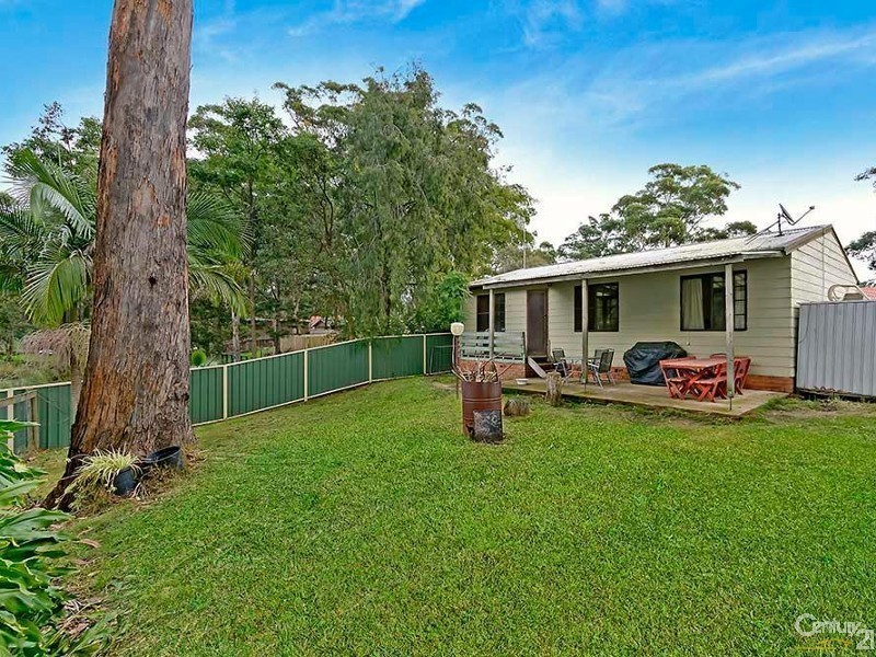 2 Vanessa Road, Berkeley Vale NSW 2261