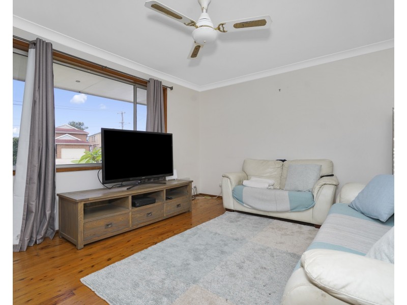 294 Lakedge Ave, Berkeley Vale NSW 2261