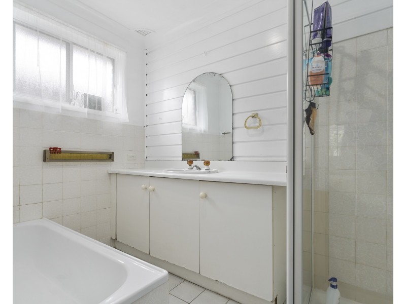 294 Lakedge Ave, Berkeley Vale NSW 2261