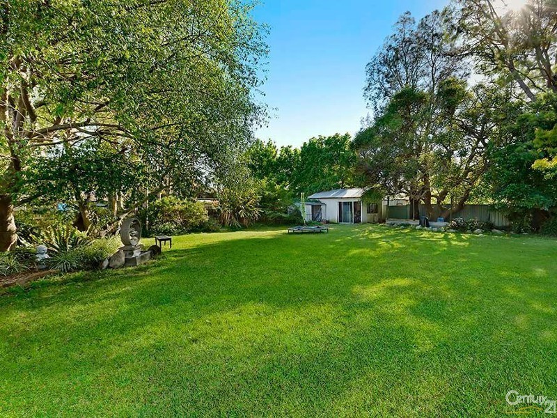 27 Laguna Parade, Berkeley Vale NSW 2261