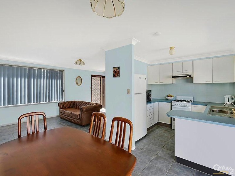 1/1 Hobbs Close, Bateau Bay NSW 2261