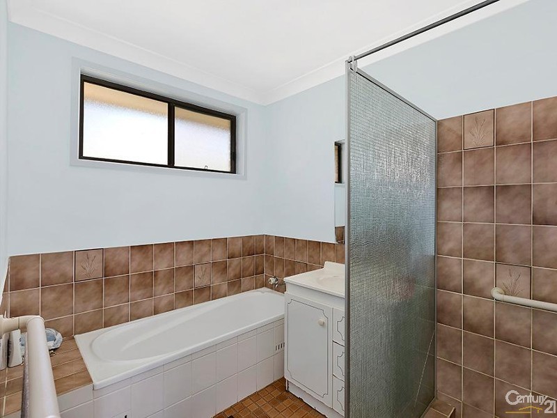 1/1 Hobbs Close, Bateau Bay NSW 2261