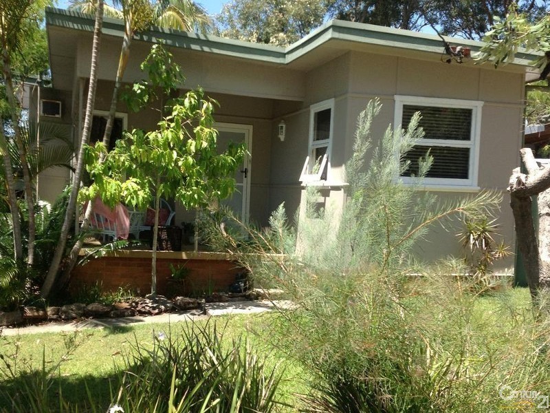 16 Elaine Avenue, Berkeley Vale NSW 2261