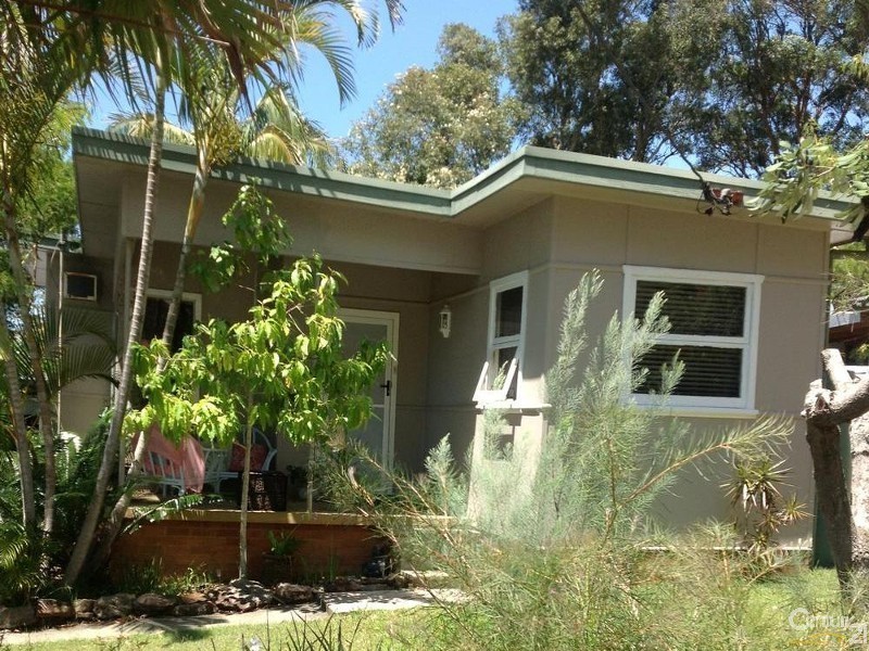 16 Elaine Avenue, Berkeley Vale NSW 2261