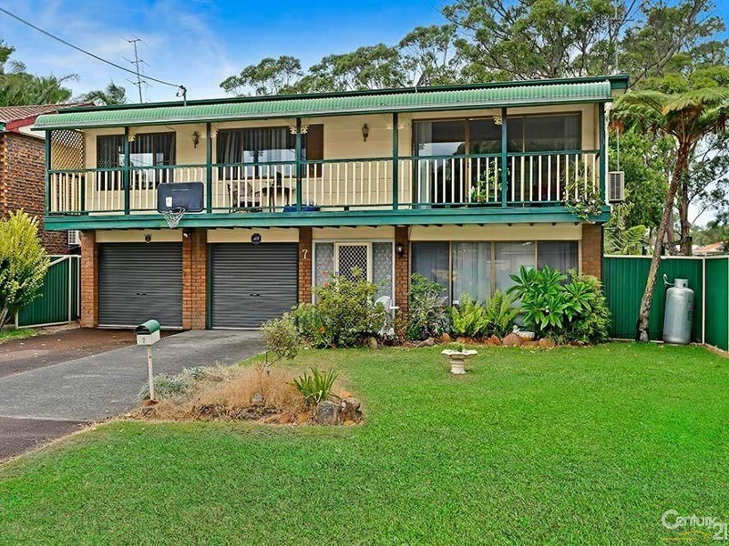 7 Penguin Road, Blue Haven NSW 2262