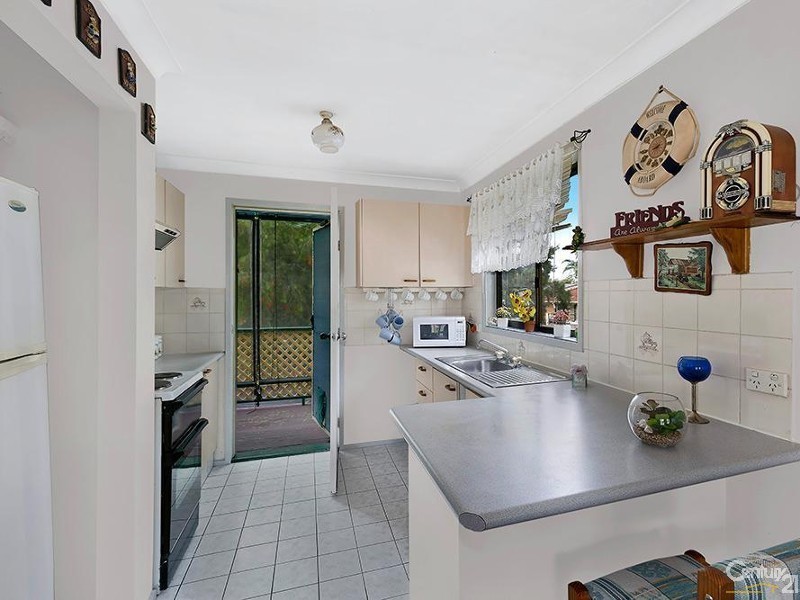 7 Penguin Road, Blue Haven NSW 2262