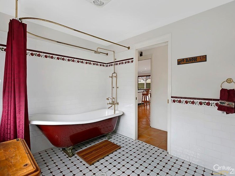 9 Shamrock Drive, Berkeley Vale NSW 2261
