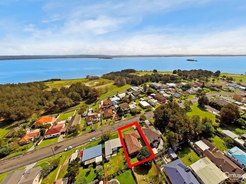 24 Lakeside Parade, The Entrance NSW 2261