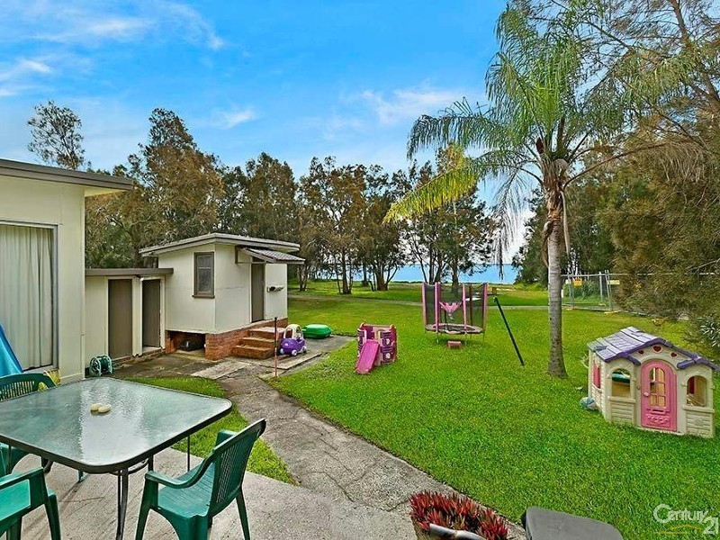 1 The Peninsula, Killarney Vale NSW 2261