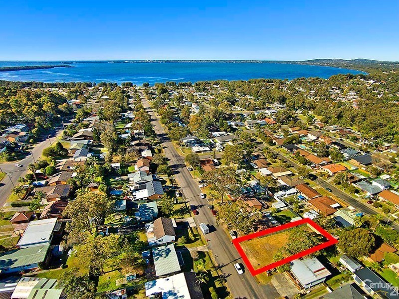 66 Albatross Road, Berkeley Vale NSW 2261