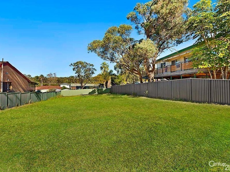 66 Albatross Road, Berkeley Vale NSW 2261