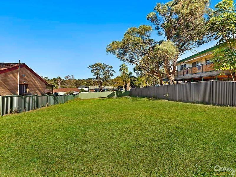 66 Albatross Road, Berkeley Vale NSW 2261