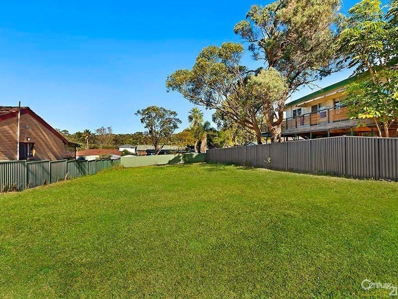 66 Albatross Road, Berkeley Vale NSW 2261