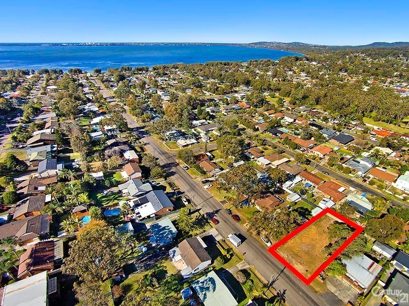 66 Albatross Road, Berkeley Vale NSW 2261