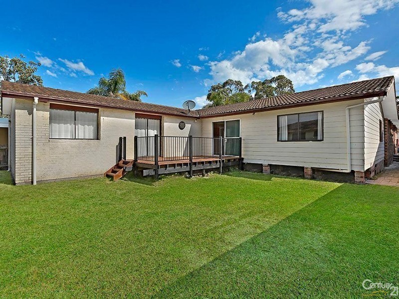 35 Clare Crescent, Berkeley Vale NSW 2261