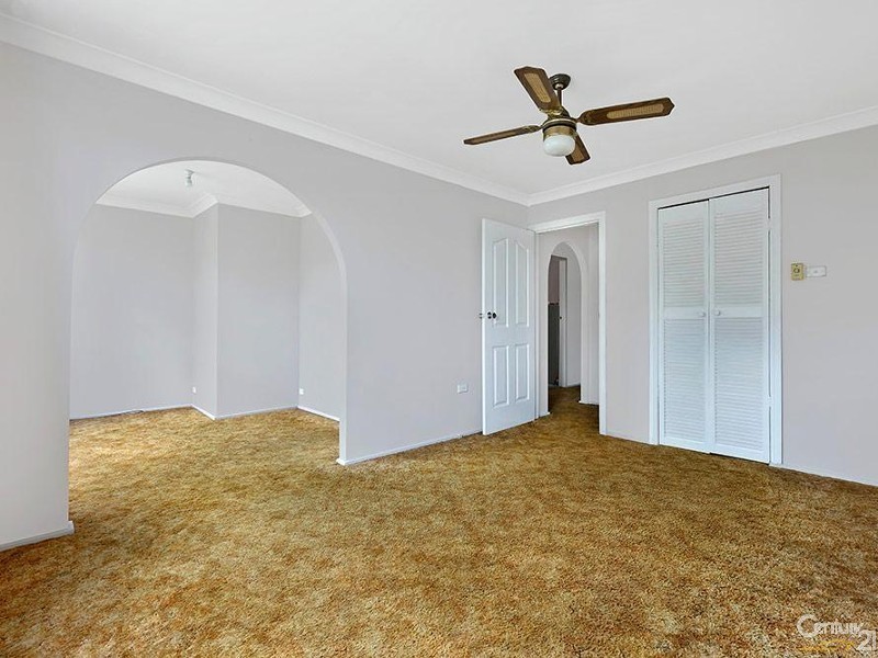 35 Clare Crescent, Berkeley Vale NSW 2261