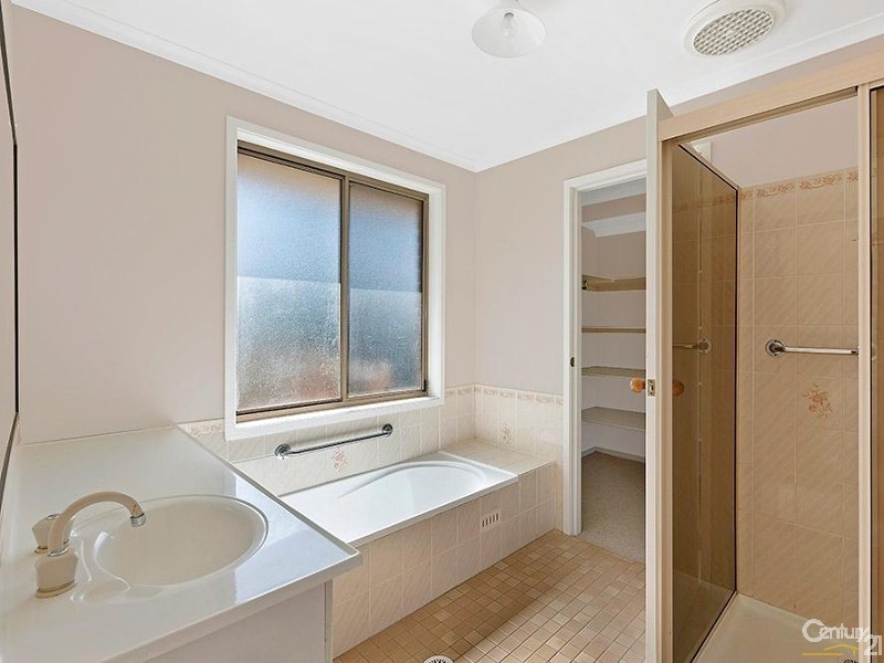 12 Haigh Close, Berkeley Vale NSW 2261