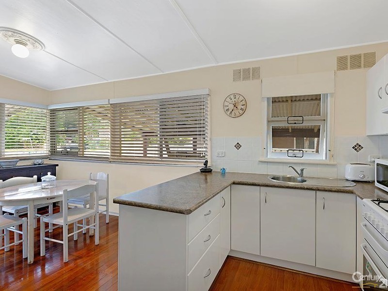 17 Emerald Place, Berkeley Vale NSW 2261