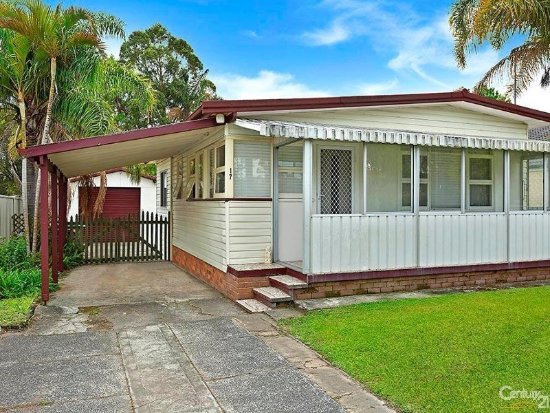 17 Emerald Place, Berkeley Vale NSW 2261