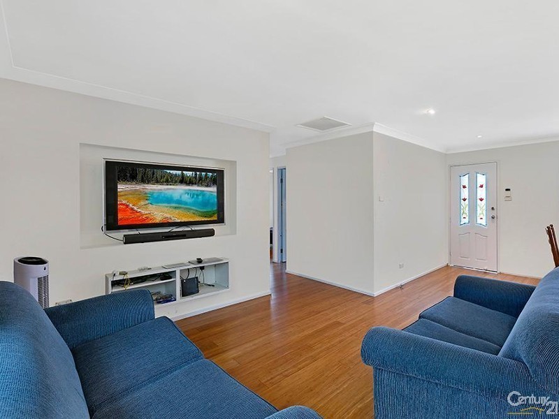 27 Platypus Cres, Berkeley Vale NSW 2261