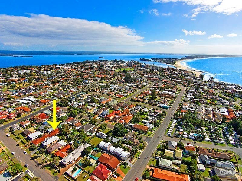 2/10 Karooah Avenue, Blue Bay NSW 2261