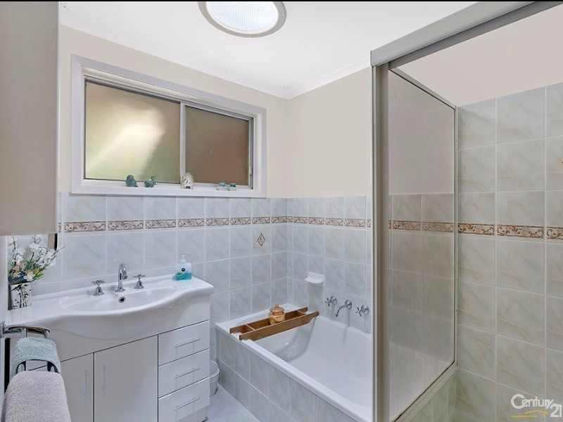 3 Loxley Close, Berkeley Vale NSW 2261