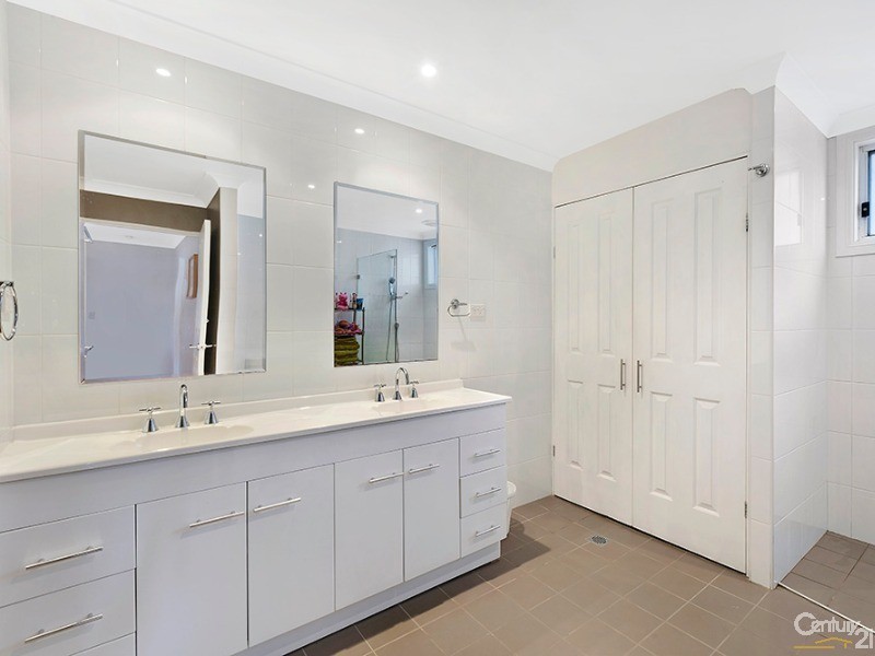 18 Kurraba Parade, Berkeley Vale NSW 2261