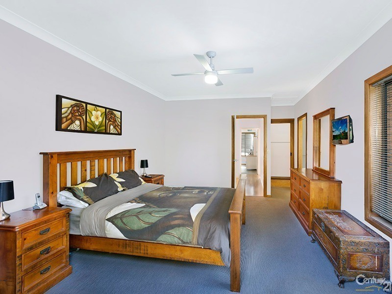 13 Lakedge Avenue, Berkeley Vale NSW 2261