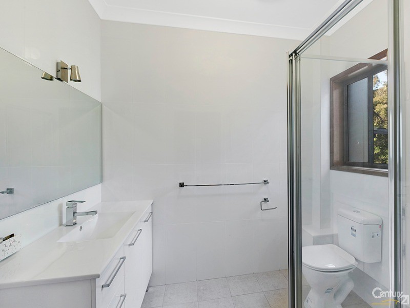 13 Lakedge Avenue, Berkeley Vale NSW 2261