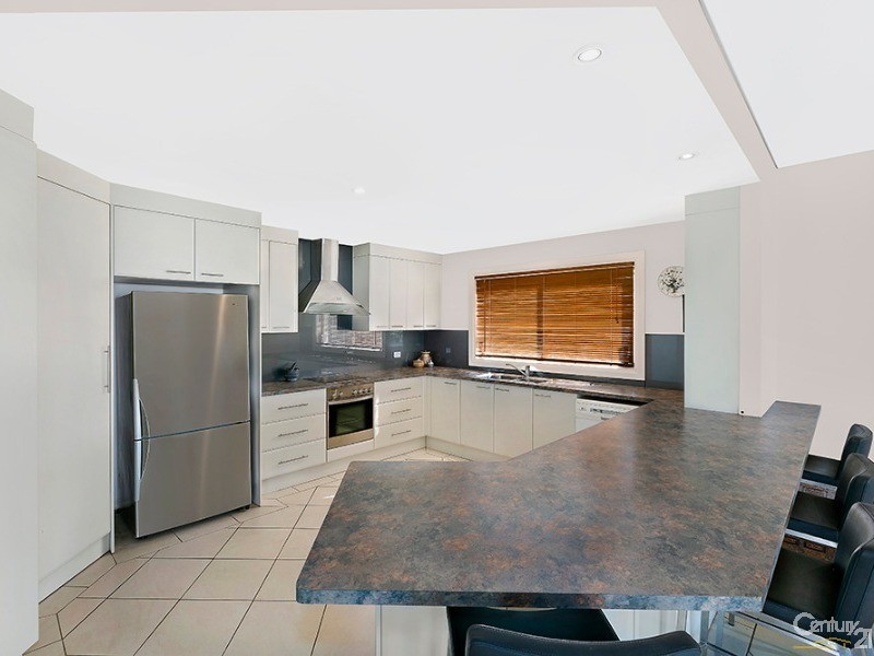 25 Kenmare Avenue, Berkeley Vale NSW 2261