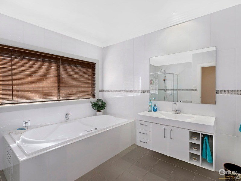 25 Kenmare Avenue, Berkeley Vale NSW 2261
