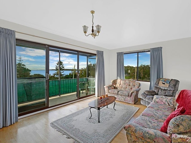 2/6  Lynch Cres, The Entrance North NSW 2261