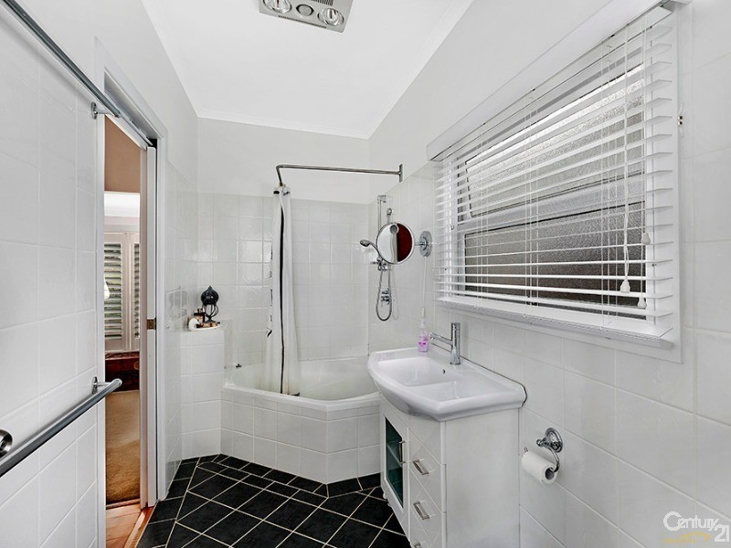 3 Kenmare Avenue, Berkeley Vale NSW 2261