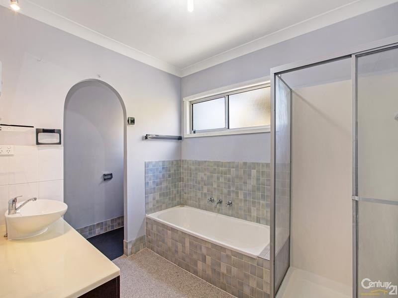 10 Margherita Avenue, Bateau Bay NSW 2261