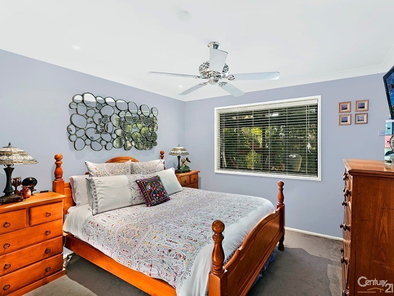 4 Lamb Close, Bateau Bay NSW 2261