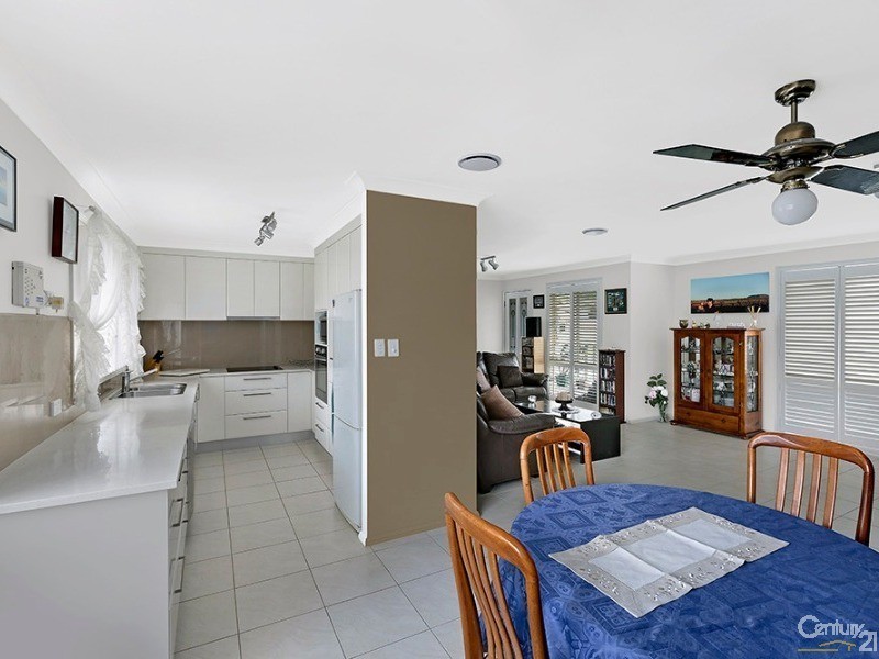 332 Lakedge Avenue, Berkeley Vale NSW 2261