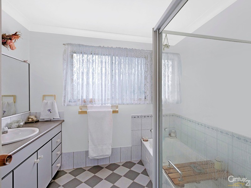 332 Lakedge Avenue, Berkeley Vale NSW 2261