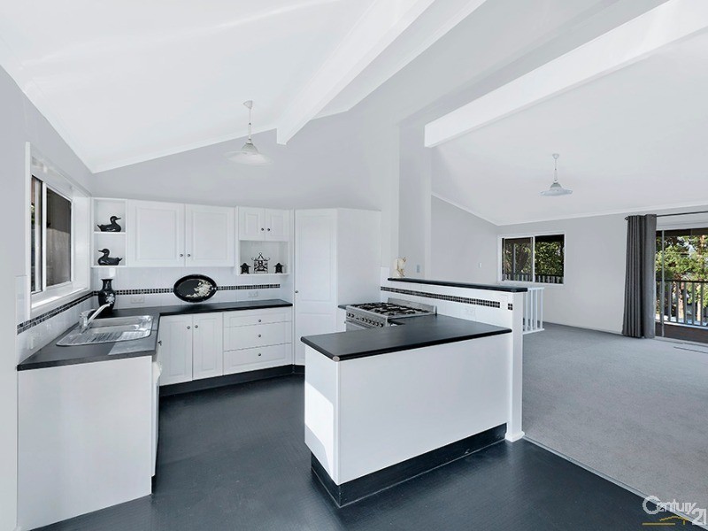 12 Kenmare Avenue, Berkeley Vale NSW 2261