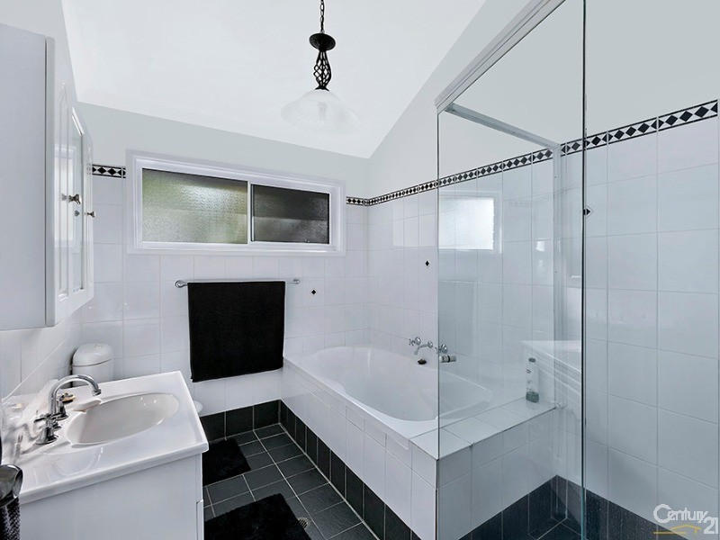 12 Kenmare Avenue, Berkeley Vale NSW 2261