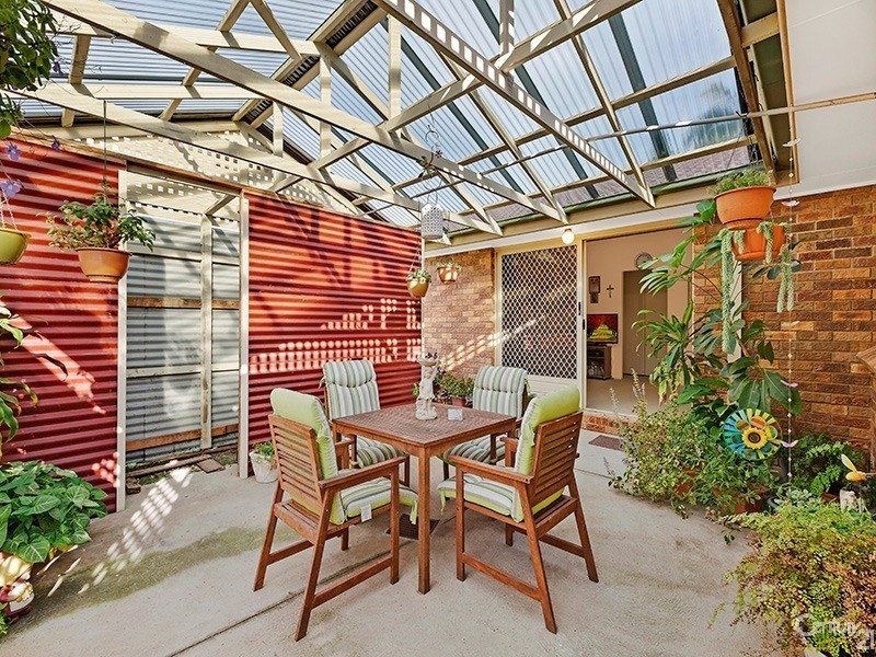 24 Sir Joseph Banks Drive, Bateau Bay NSW 2261