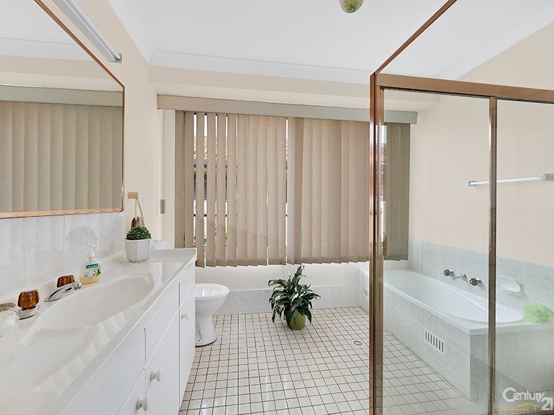 24 Sir Joseph Banks Drive, Bateau Bay NSW 2261