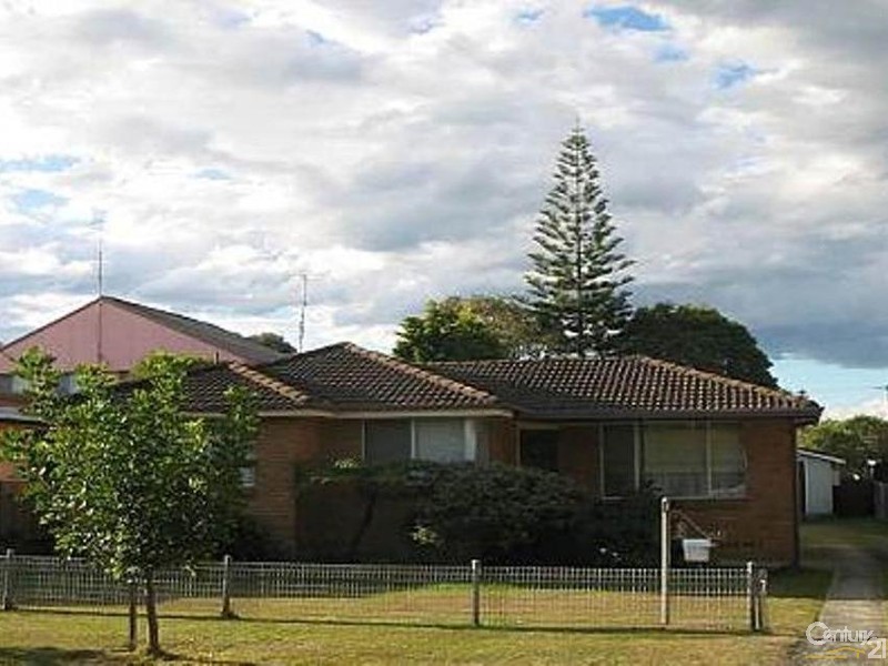 8 Yeddenba Avenue, Blue Bay NSW 2261