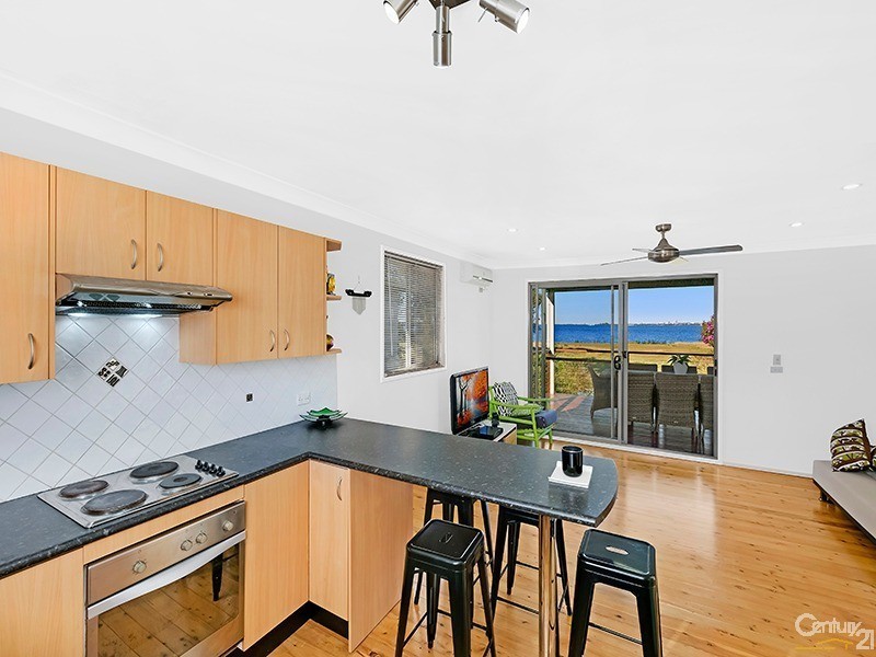 327 Lakedge Avenue, Berkeley Vale NSW 2261